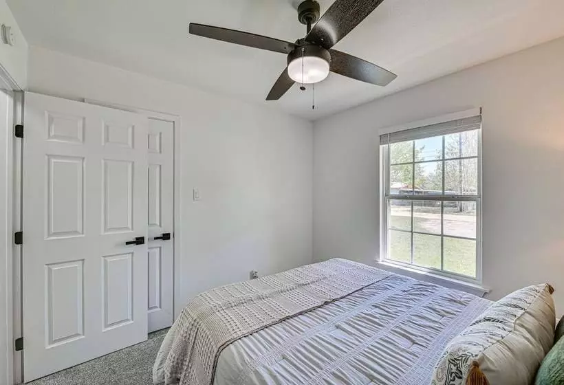 Bright Home W/ Fire Pit: Near Possum Kingdom Lake!