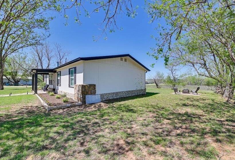 Bright Home W/ Fire Pit: Near Possum Kingdom Lake!