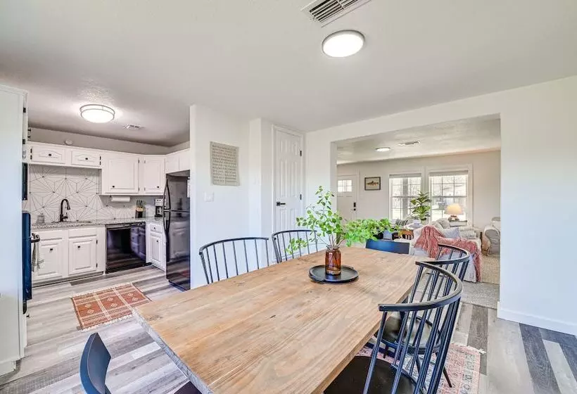 Bright Home W/ Fire Pit: Near Possum Kingdom Lake!