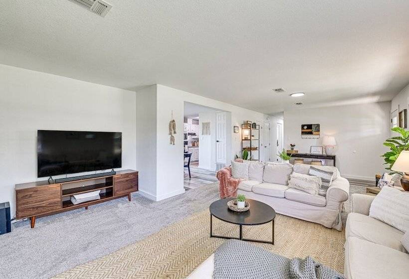 Bright Home W/ Fire Pit: Near Possum Kingdom Lake!