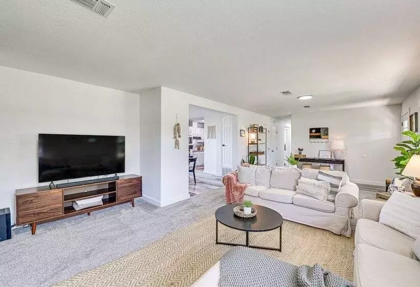 Bright Home W/ Fire Pit: Near Possum Kingdom Lake!