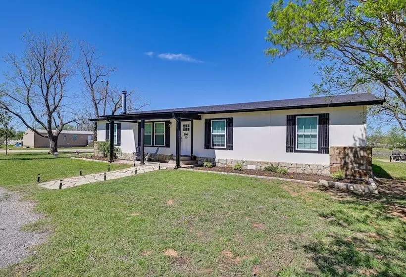 Bright Home W/ Fire Pit: Near Possum Kingdom Lake!