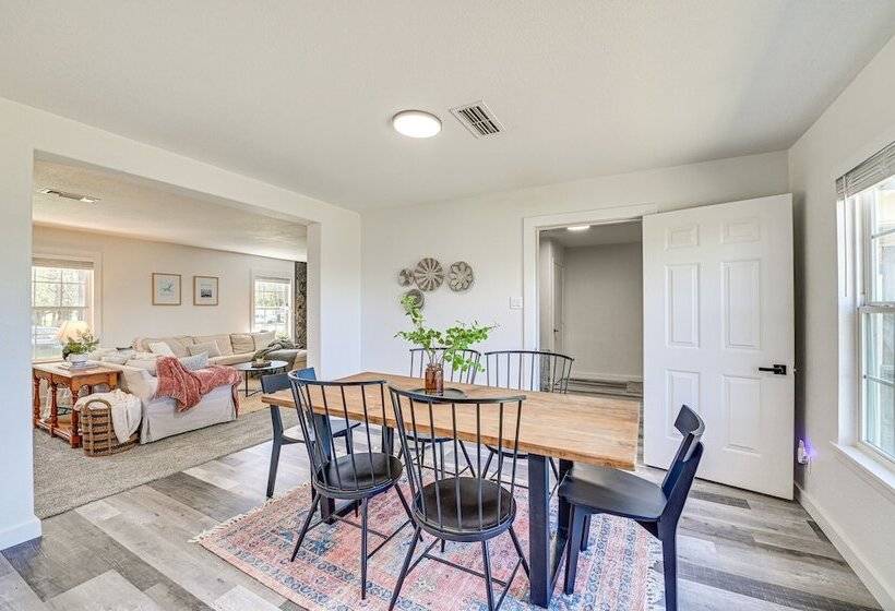 Bright Home W/ Fire Pit: Near Possum Kingdom Lake!