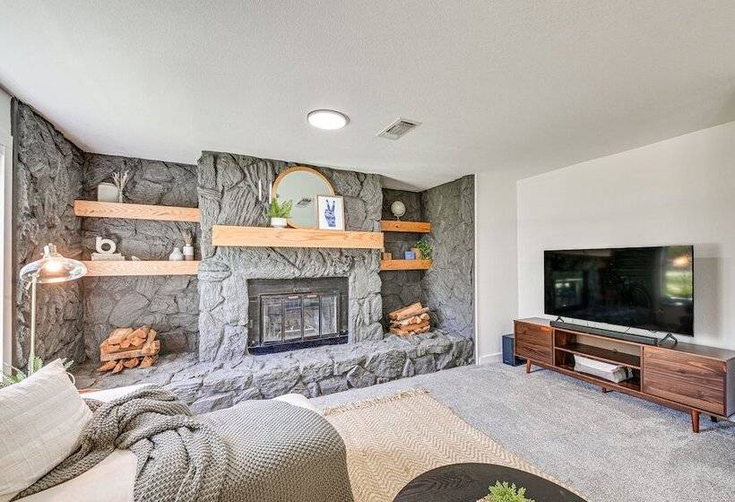 Bright Home W/ Fire Pit: Near Possum Kingdom Lake!