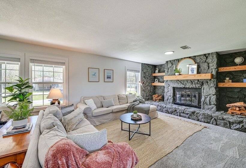 Bright Home W/ Fire Pit: Near Possum Kingdom Lake!