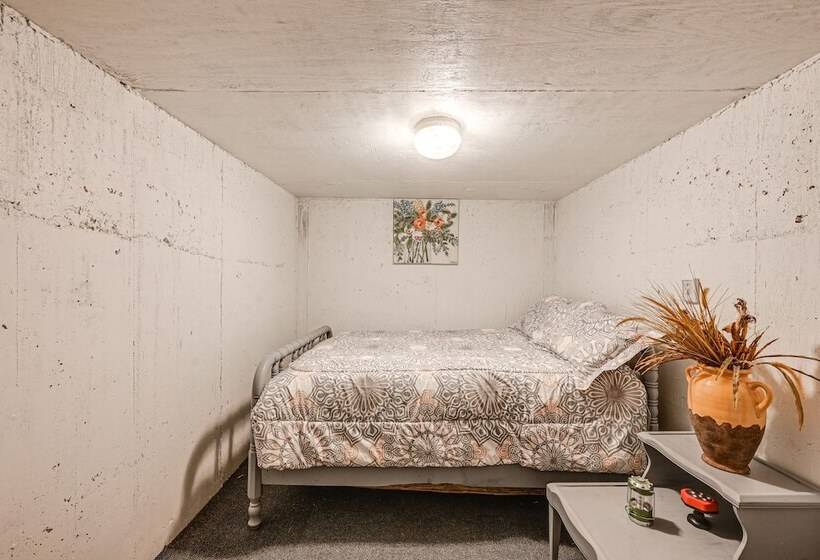 Broken Bow Cabin W/ Hot Tub & Fishing On Site!