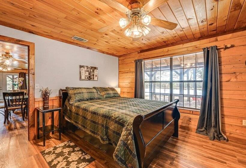 Broken Bow Cabin W/ Hot Tub & Fishing On Site!