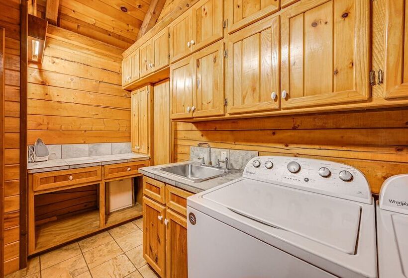 Broken Bow Cabin W/ Hot Tub & Fishing On Site!