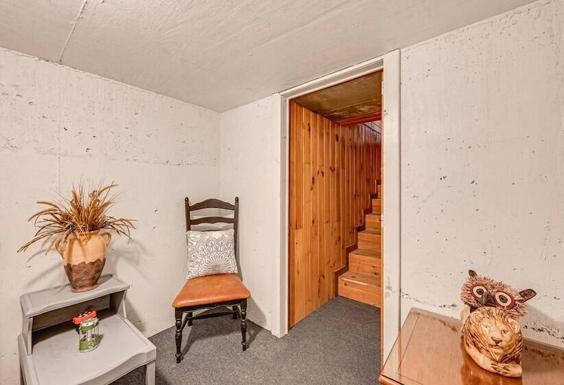 Broken Bow Cabin W/ Hot Tub & Fishing On Site!