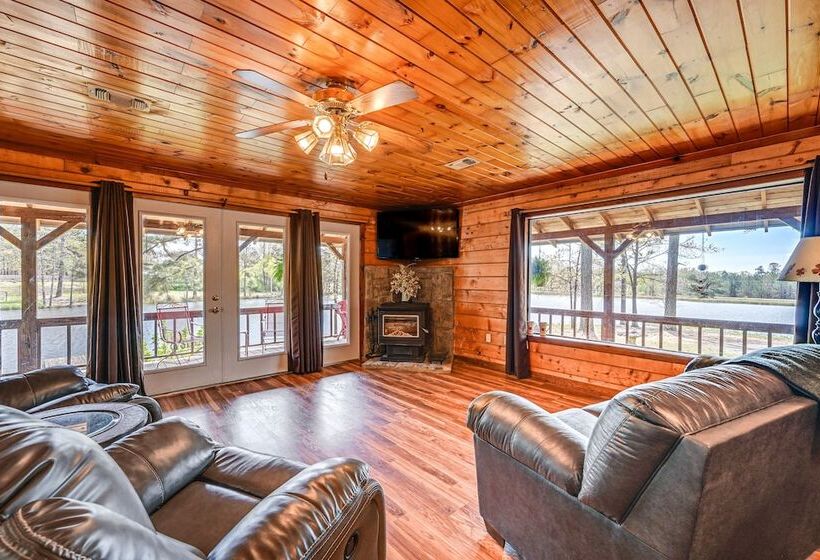 Broken Bow Cabin W/ Hot Tub & Fishing On Site!