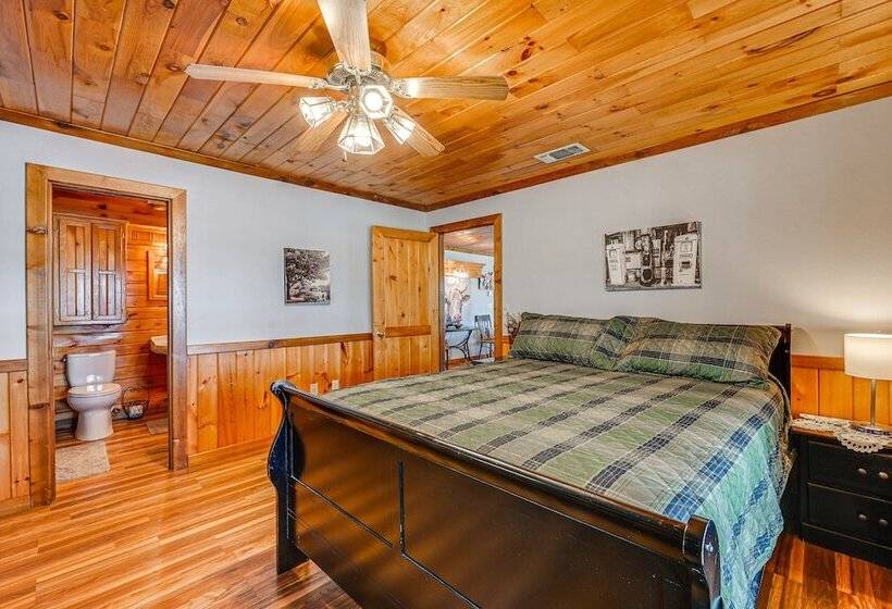 Broken Bow Cabin W/ Hot Tub & Fishing On Site!