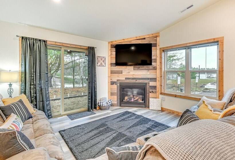 Castle Rock Lake Cabin: Water & Trail Access!