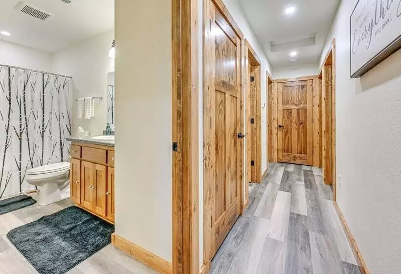 Castle Rock Lake Cabin: Water & Trail Access!