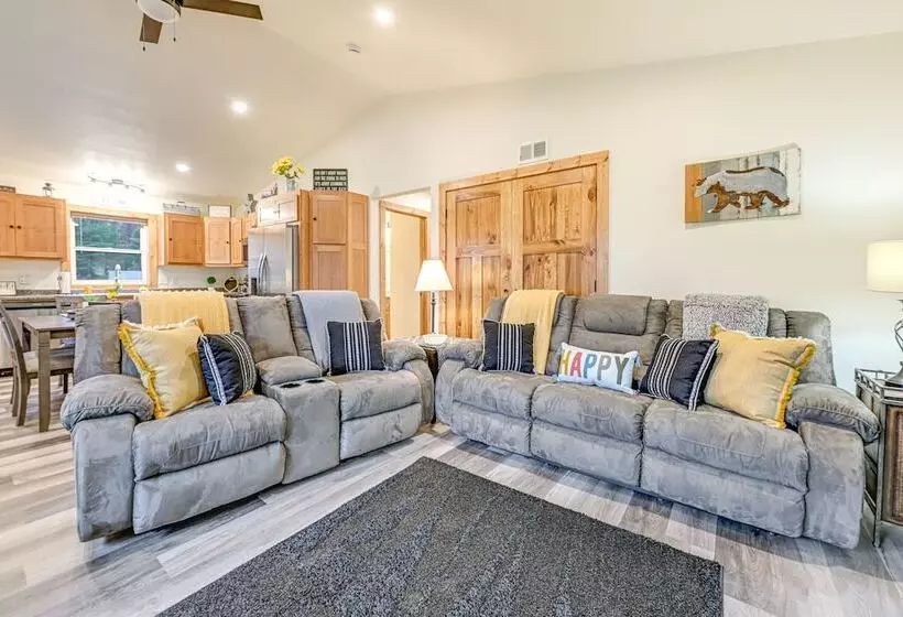 Castle Rock Lake Cabin: Water & Trail Access!