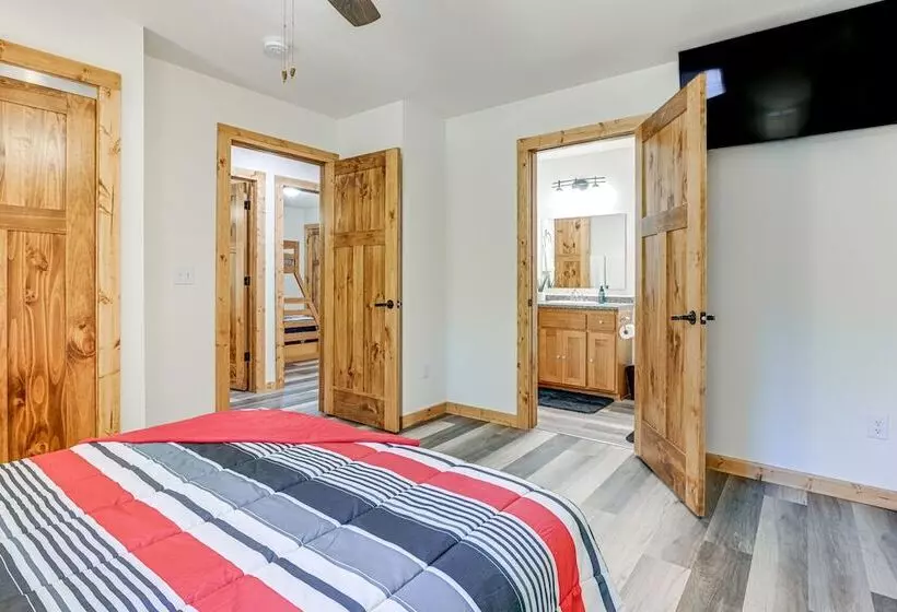 Castle Rock Lake Cabin: Water & Trail Access!