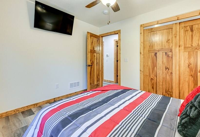 Castle Rock Lake Cabin: Water & Trail Access!