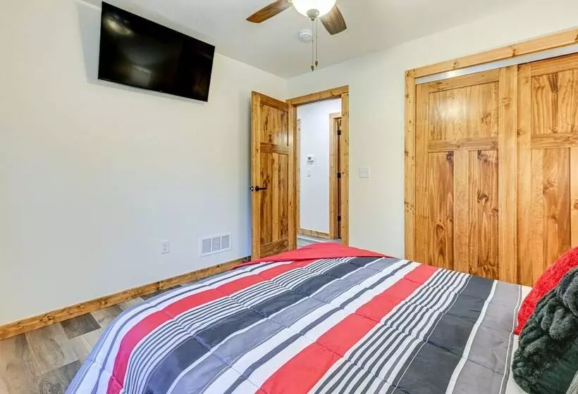 Castle Rock Lake Cabin: Water & Trail Access!