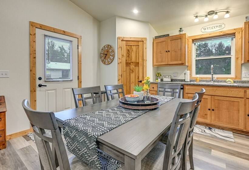 Castle Rock Lake Cabin: Water & Trail Access!