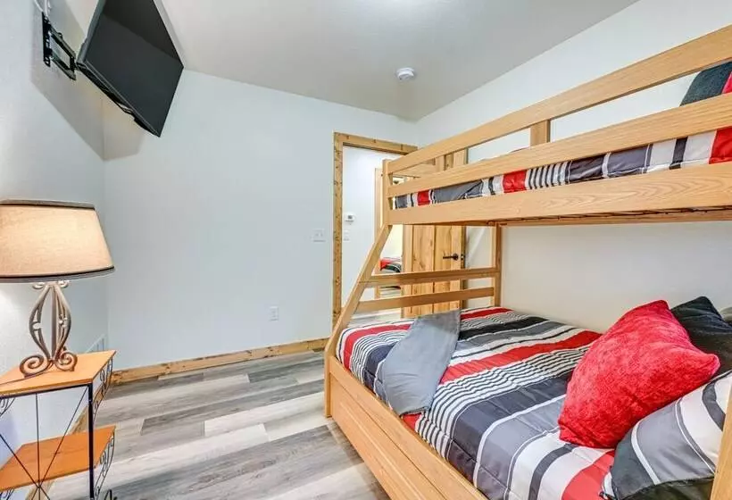 Castle Rock Lake Cabin: Water & Trail Access!