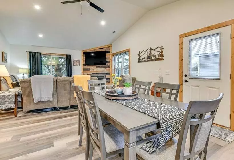 Castle Rock Lake Cabin: Water & Trail Access!