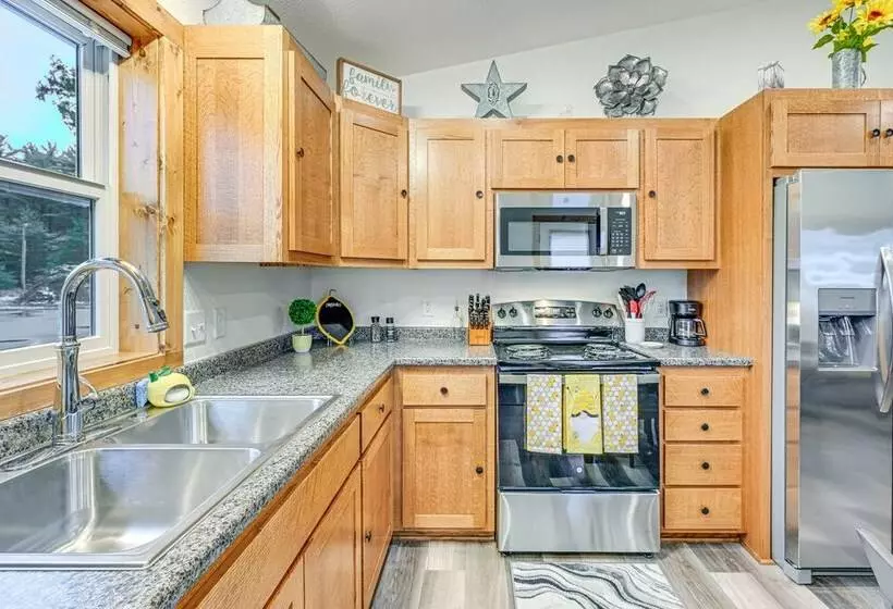 Castle Rock Lake Cabin: Water & Trail Access!