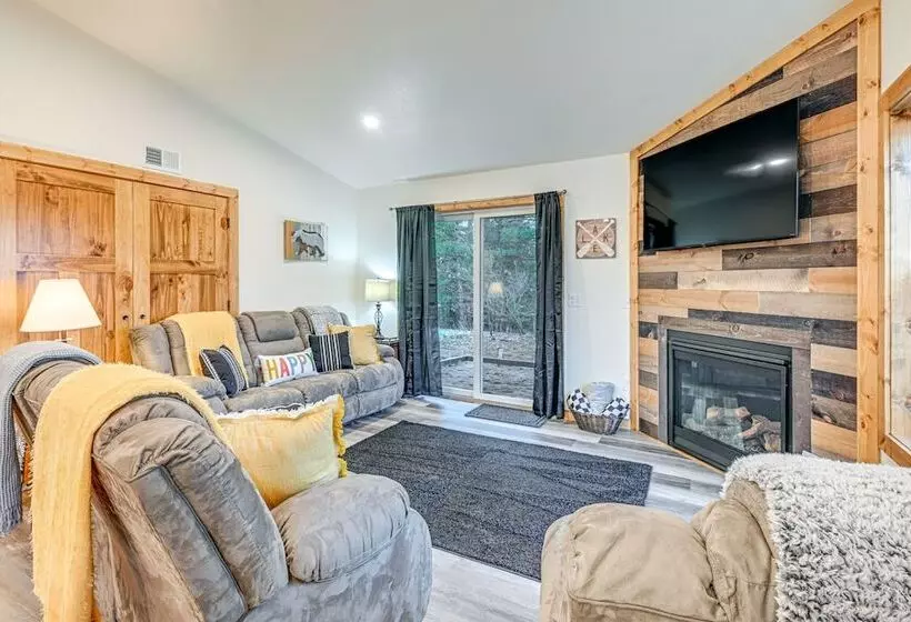 Castle Rock Lake Cabin: Water & Trail Access!