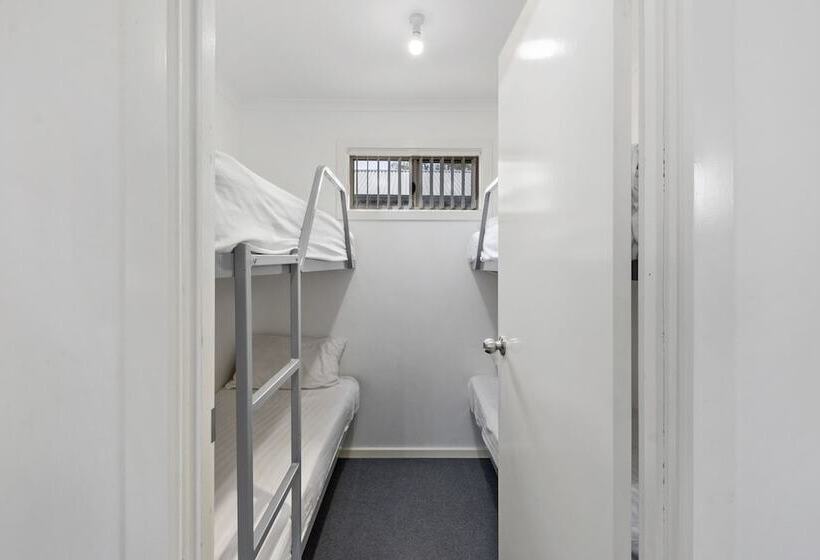 Costello Hotels   Moonta Bay Cabins