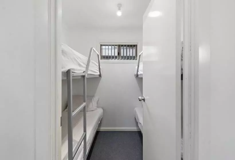 Costello Hotels   Moonta Bay Cabins