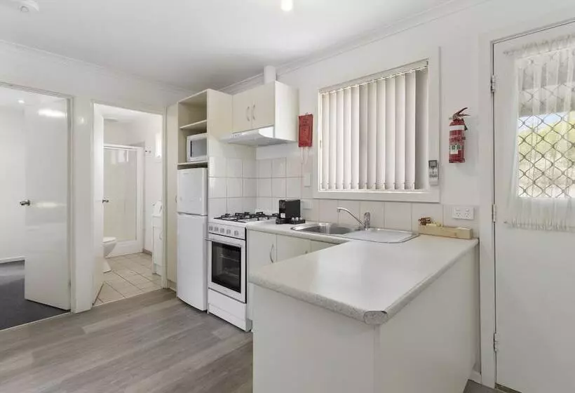 Costello Hotels   Moonta Bay Cabins