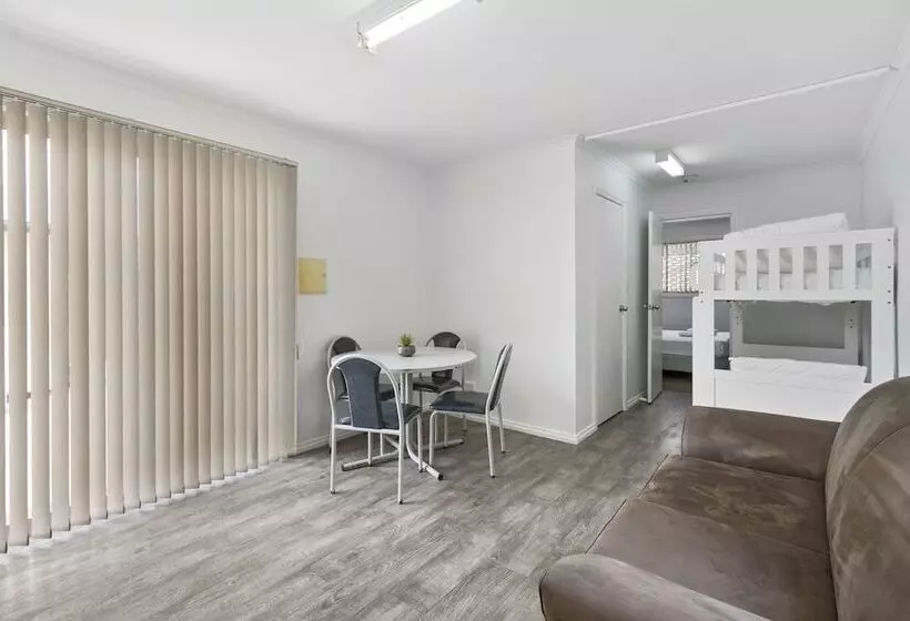 Costello Hotels   Moonta Bay Cabins