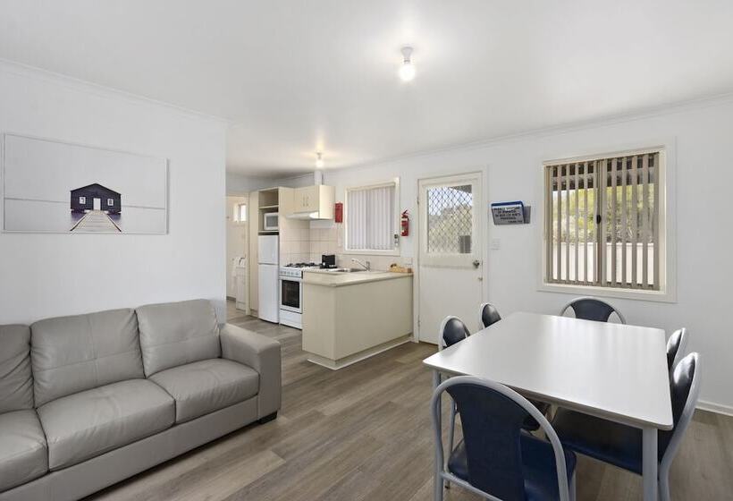 Costello Hotels   Moonta Bay Cabins