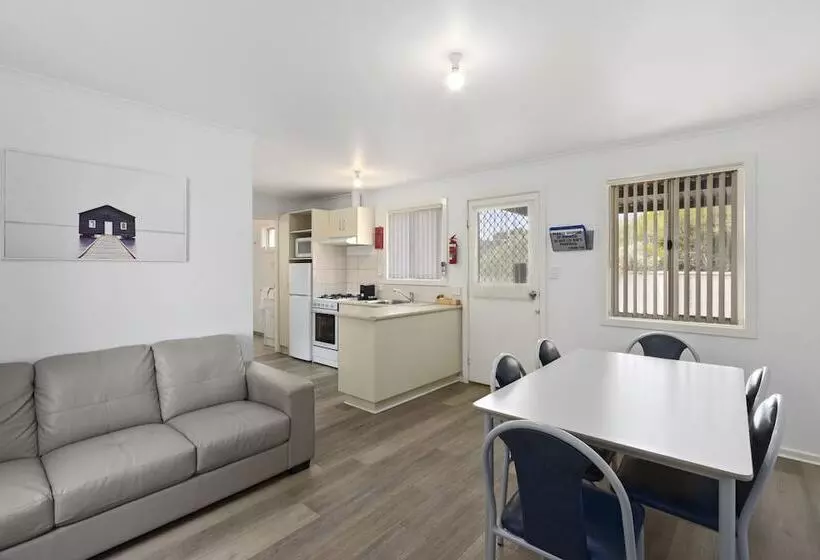 Costello Hotels   Moonta Bay Cabins