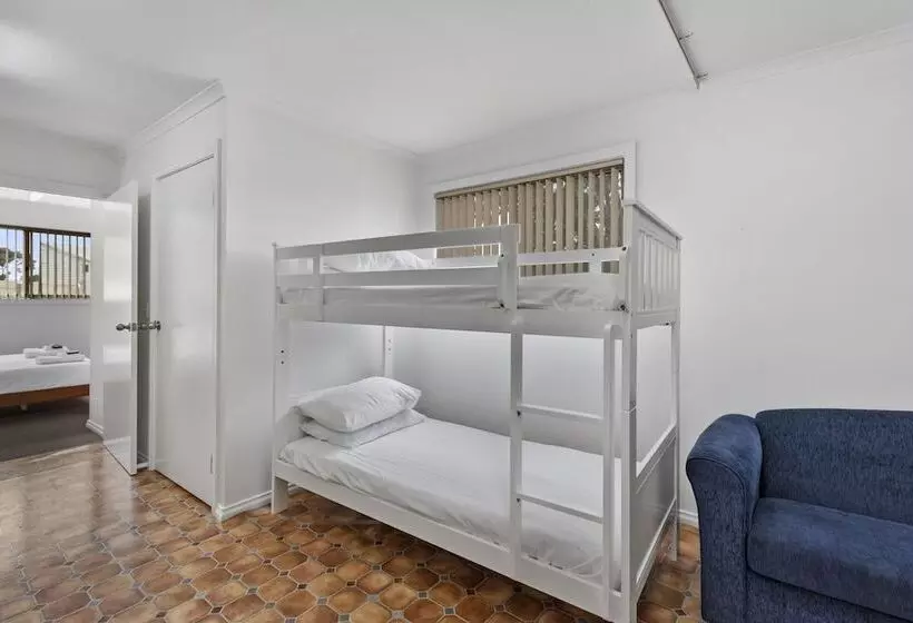 Costello Hotels   Moonta Bay Cabins