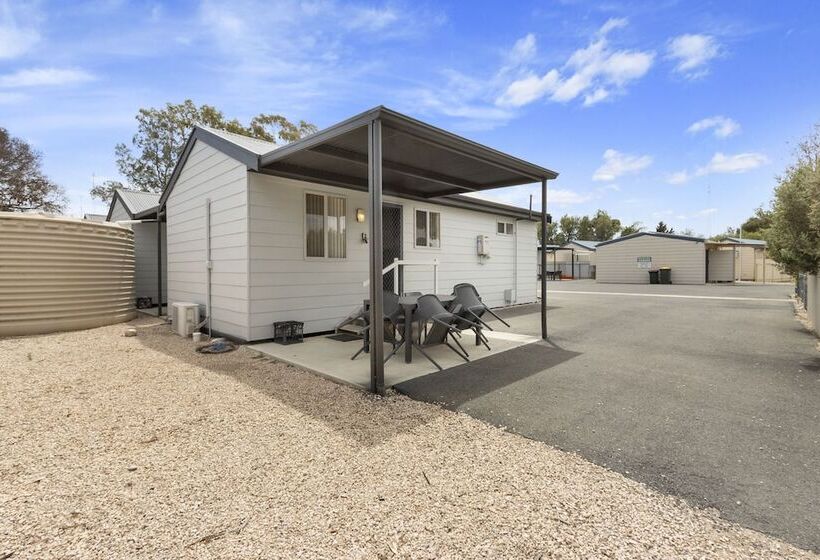 Costello Hotels   Moonta Bay Cabins