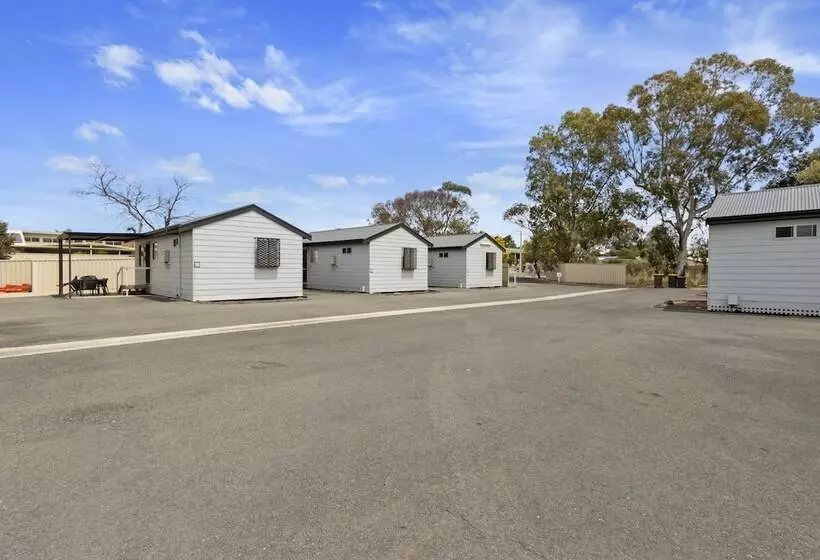 Costello Hotels   Moonta Bay Cabins