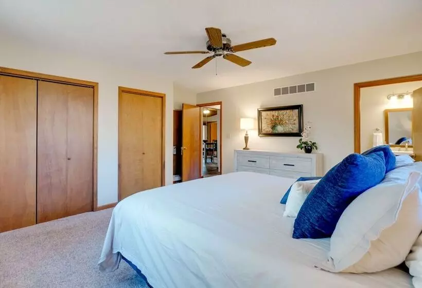 Cozy Belgrade Cottage W/ Wood Burning Stove!