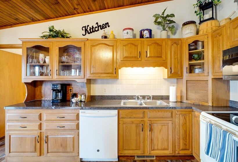 Cozy Belgrade Cottage W/ Wood Burning Stove!