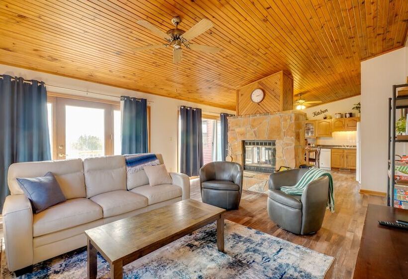 Cozy Belgrade Cottage W/ Wood Burning Stove!