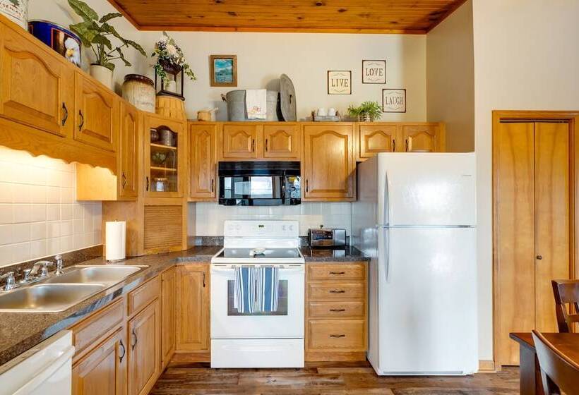 Cozy Belgrade Cottage W/ Wood Burning Stove!