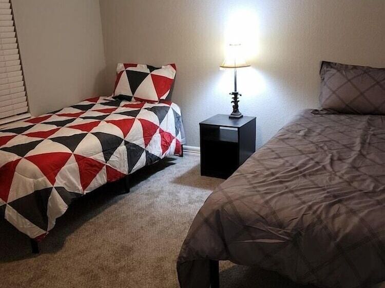 Cute And Cozy Hostel