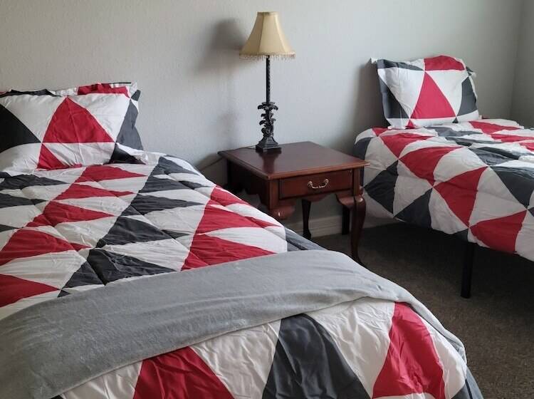 Cute And Cozy Hostel