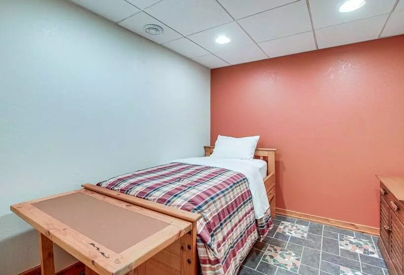 Family Home W/ Indoor Pool ~ 2 Mi To Elkhart Lake!