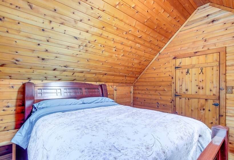 Family Home W/ Indoor Pool ~ 2 Mi To Elkhart Lake!