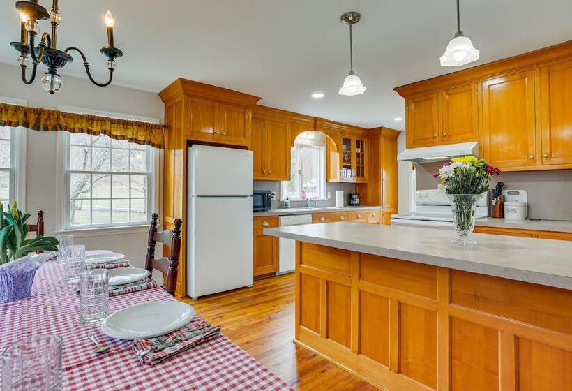 Historic Farmhouse In Layton W/ Deck!