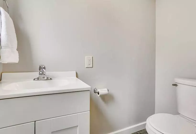 Historic Farmhouse In Layton W/ Deck!