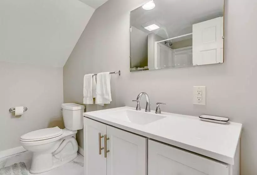 Historic Farmhouse In Layton W/ Deck!