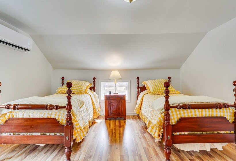 Historic Farmhouse In Layton W/ Deck!