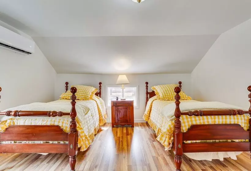 Historic Farmhouse In Layton W/ Deck!