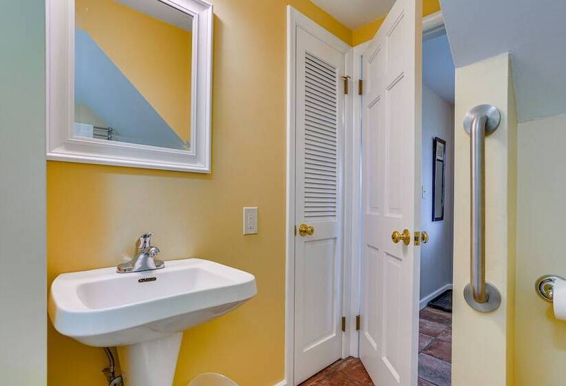 Historic Farmhouse In Layton W/ Deck!