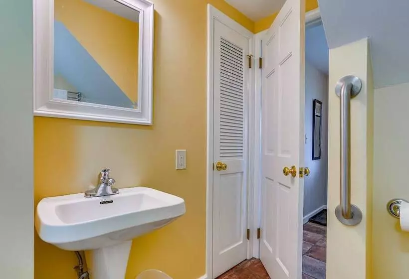 Historic Farmhouse In Layton W/ Deck!